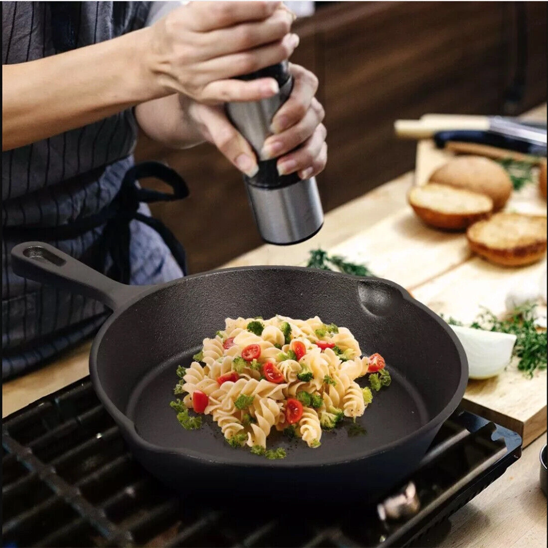 Set of 3 Cast Iron Skillet Pans with Pour Spout & Grill Handle - 16cm, 20cm, 26cm Frying Pan Set for Stovetop & Oven view 3