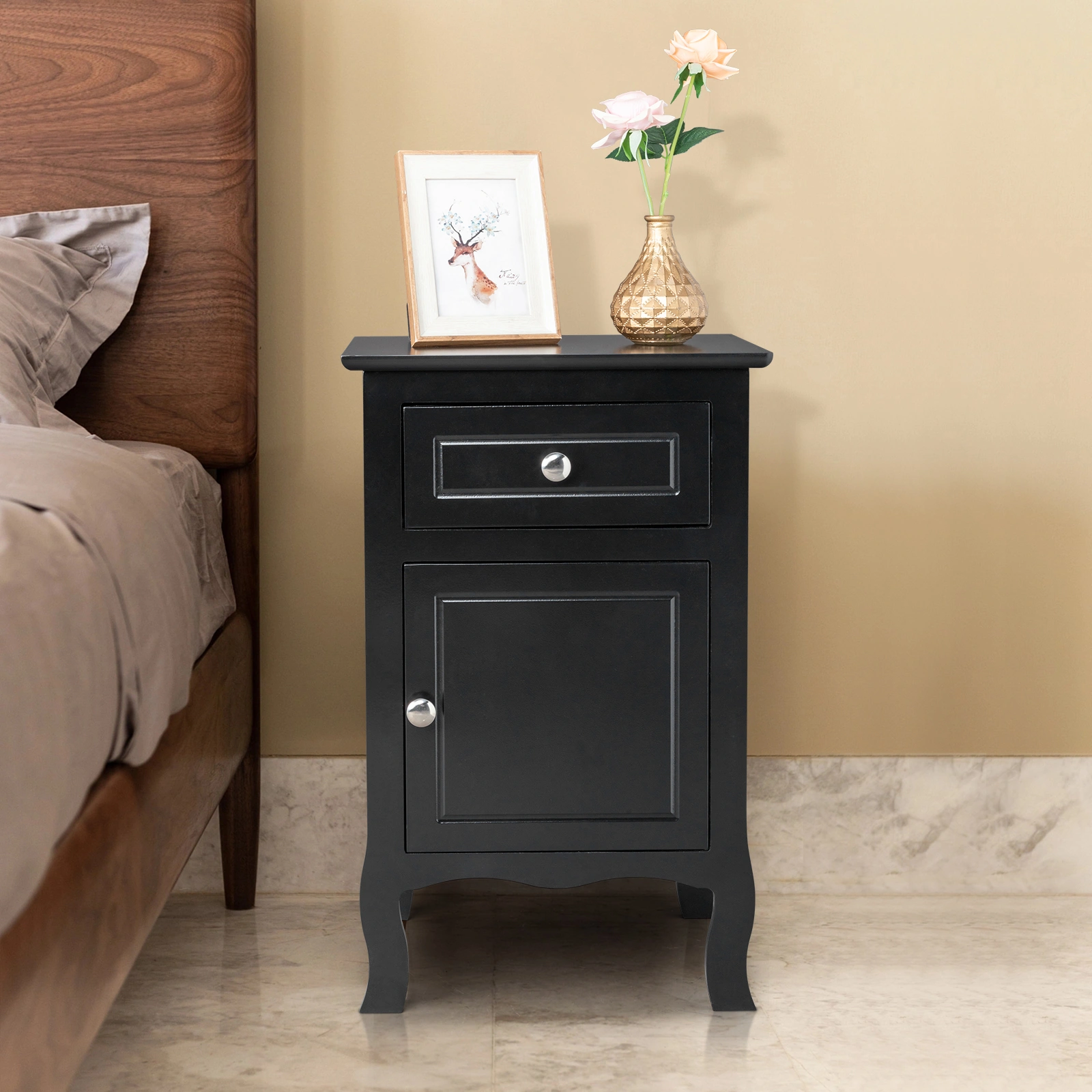 Country Style Night Stand 40x30x63cm, MDF Bedside Table with 1 Drawer 1 Door, Spray Paint Curved Foot, Black